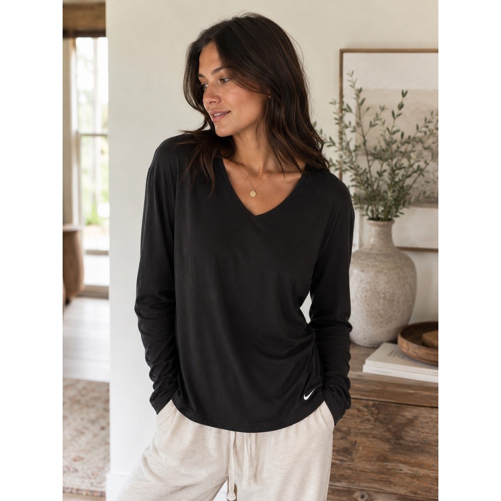Nike Dri-FIT Seamless Sans Couture Black Long Sleeve V-Neck Athletic Top Womens